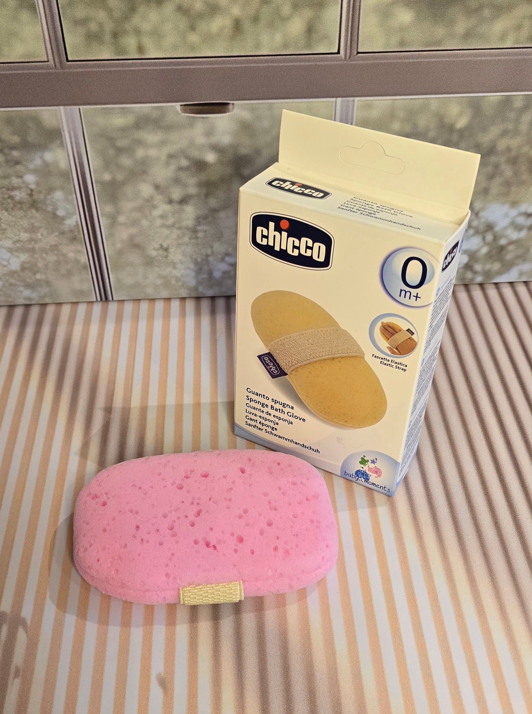 ليفة استحمام إسفنجية للبيبي من شيكو بحزام يد - مناسبة من الولادة
Chicco Baby Sponge Bath Glove with Elastic Strap